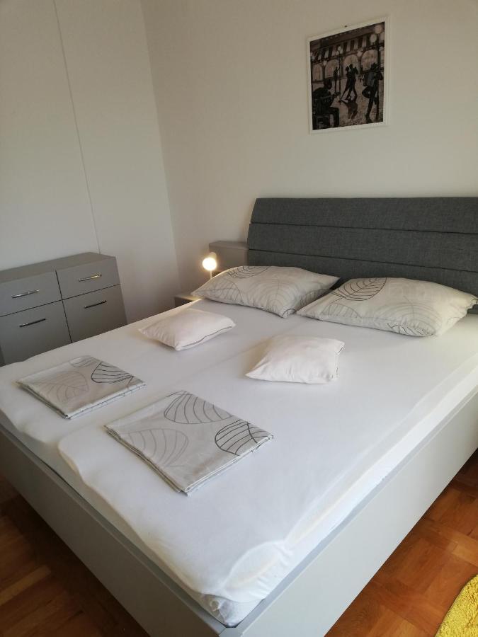 Apartmani Slavka Primošten Exteriör bild
